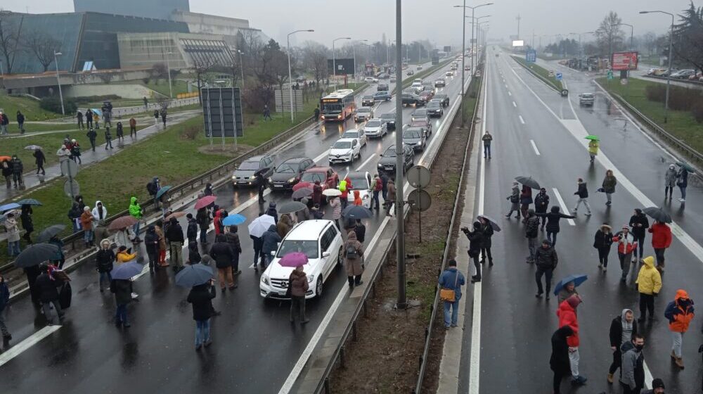 Završena blokada u Beogradu: Nakon sat vremena, građani se povukli sa auto-puta 1