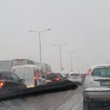 Kolaps na auto-putu u Beogradu, vozila mile zbog snega 12