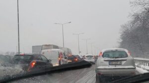AMSS upozorava na otežane uslove vožnje zbog snega 26