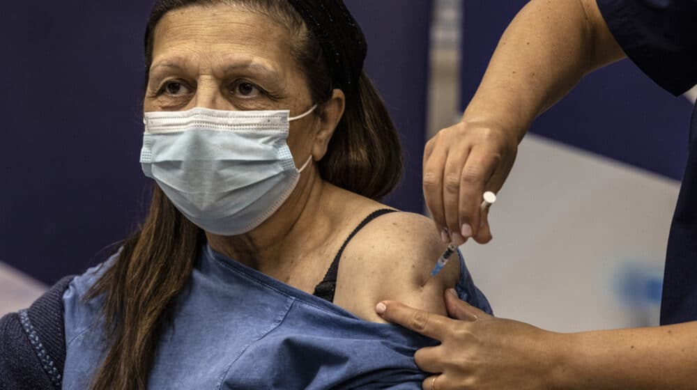 Izrael odobrio četvrtu dozu vakcine za starije od 60 godina i zdravstvene radnike 1