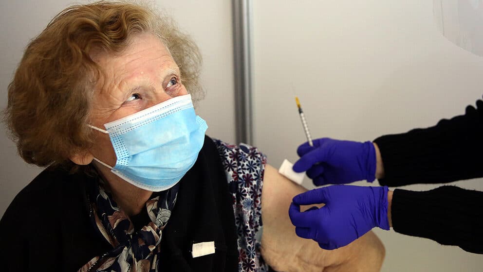 Švedska preporučila četvrtu dozu vakcine starijima od 65 godina 1