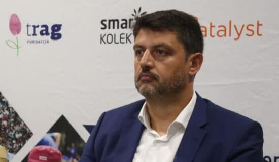 SSP: Proterani ambasador Vladimir Božović već 14 meseci prima nezakonitu platu od oko 4.500 evra mesečno 13