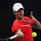 Kecmanović u četvrtfinalu Santjaga 6