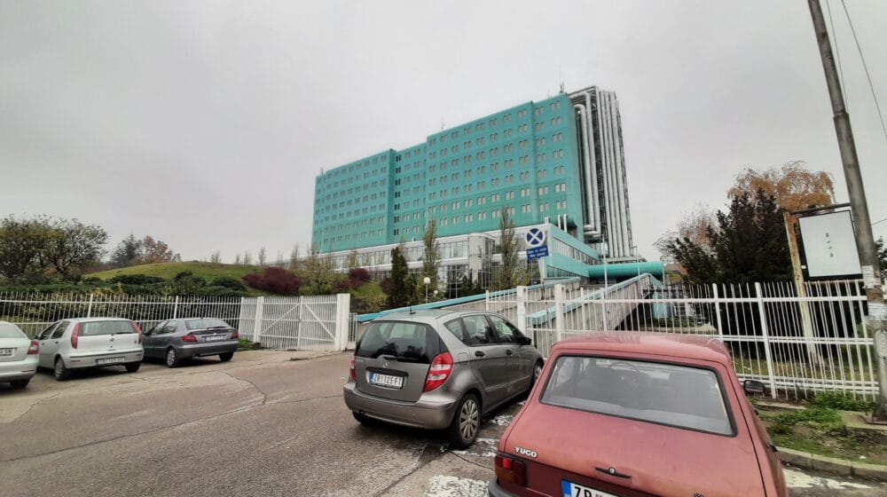 Pored zrenjaninske bolnice bučno i danju i noću 1