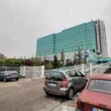 Pored zrenjaninske bolnice bučno i danju i noću 15