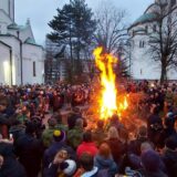 Kada počinje paljenje badnjaka ispred Hrama Svetog Save u Beogradu? 15