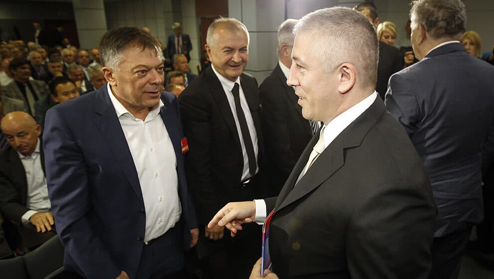 Hoće da me izbace iz predsedničke trke 1