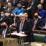 Britanski premijer suočen sa sve brojnijim kritikama i pozivima na ostavku 4