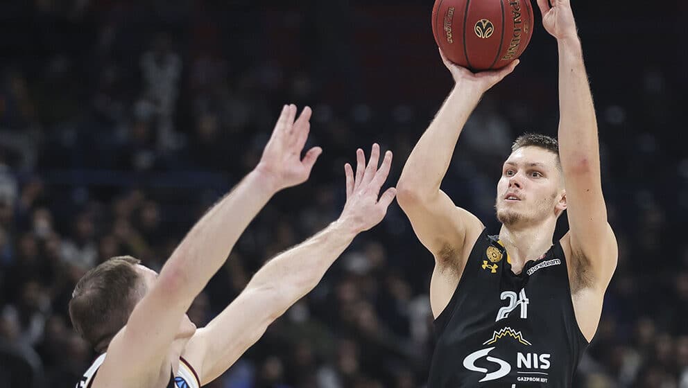 Autsajder sa dva lica 1