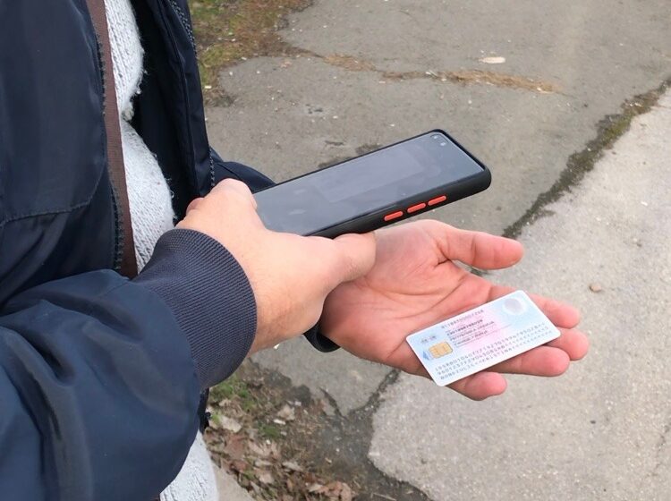 “Policija u civilu” nezakonito fotografisala lične karte na protestima 1