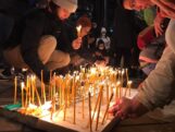paljenje sveća Paljenjem sveća ispred Vlade Srbije završen četvrti protest protiv zagađenja vazduha (FOTO/VIDEO) 11