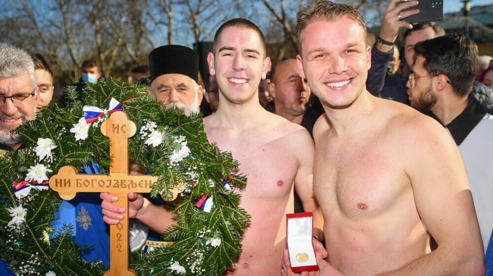 Gradonačelnik Banjaluke plivao za Časni krst (VIDEO) 1