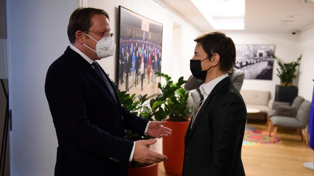 Brnabić se sastala u Briselu sa Varheljijem, Boreljom i Mekalisterom 2 Brnabić se sastala u Briselu sa Varheljijem, Boreljom i Mekalisterom 2