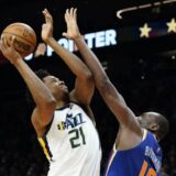 Finiks pobedio Jutu uz 33 poena Bukera 13