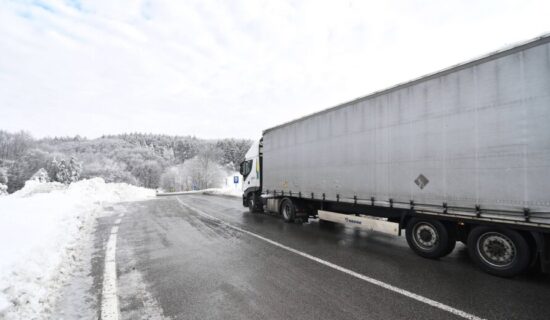 AMSS: Kamioni na Horgošu, Batrovcima i na graničnom prelazu Šid čekaju četri sata 13
