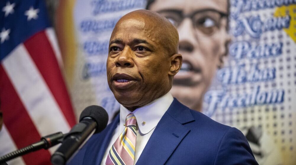 Erik Adams položio zakletvu kao novi gradonačelnik Njujorka odmah posle ponoći 1