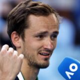 Medvedev u čevrtfinalu AO protiv Ože-Alijasima 3