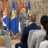 Vulin uručio rešenja o prijemu u radni odnos deci poginulih i ranjenih pripadnika MUP 2