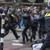 Hiljade ljudi protestovalo u Amsterdamu protiv mera zatvaranja 7