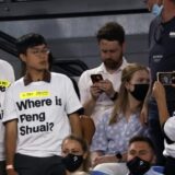 Aktivisti delili majice s natpisom 'Gde je Peng Šuaj' pred žensko finale na AO 2