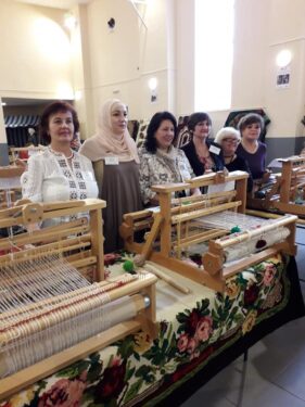 70844251_948560838815871_2102665105920491520_n Očuvanje starih zanata u Novom Pazaru: Ćilimi kao poklon, ali i devojački miraz (FOTO) 4