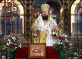 BOZICNA LITURGIJA U ZAGREBU Božićna liturgija u Zagrebu 2