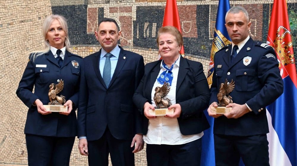 Vulin uručio nagrade pripadnicima MUP-a: Srbija ima ljude na koje može da se osloni 1