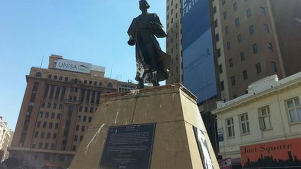 Indija, Afrika i rasizam: Da li je Mahatma Gandi bio rasista 2 A statue of Mahatma Gandhi in central Johannesburg