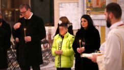 Pomen Oliveru Ivanoviću, Aleksandar Vučić upalio sveću Oliver Ivanović, Petar Petković, Milena Popović Vučić upalio sveću za Olivera Ivanovića (FOTO) 9