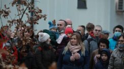 PALJENJE BADNJAKA Ispred Hrama Svetog Save tradicionalno zapaljen badnjak (FOTO) 5