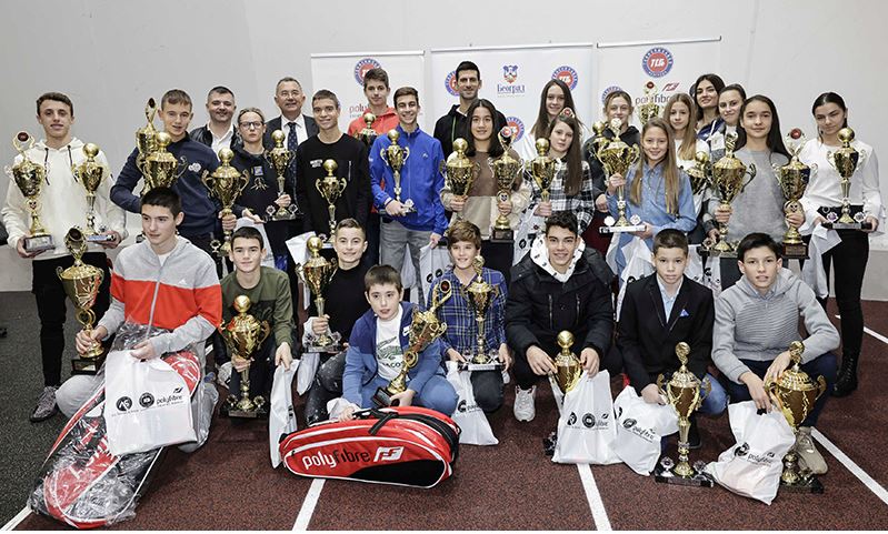 Bez odgovora da li je Đoković znao da je pozitivan kada je 17. decembra bio na javnom skupu 2 Bez odgovora da li je Đoković znao da je pozitivan kada je 17. decembra bio na javnom skupu 2