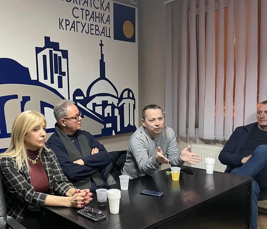 DS poziva građane da na izborima Vučića „pošalju u istoriju” i podržavaju Ponoševu kandidaturu 2
