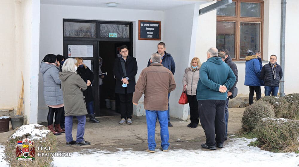 Gradonačelnik Kragujevca obećao meštanima Resnika asfalt i saniranje rupa na putu 1