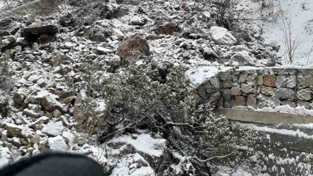 Zbog odrona zatvoren put ka graničnom prelazu Gostun, u Crnu Goru samo preko Jabuke 1