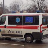 Dve osobe povređene u udesu gradskog autobusa i automobila u Mirijevu 13