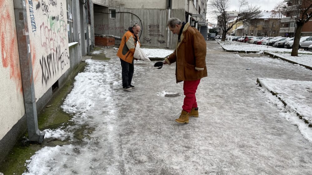 Niš: Oko 80 građana zadobilo prelome zbog pada na ledu, trotoari samo delimično očišćeni 1