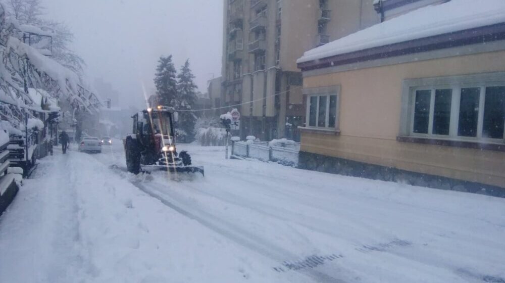 Sneg otežava odvijanje saobraćaja na području Užica i Bajine Bašte 1