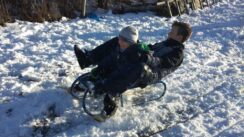 sankanje na Miroču U Kladovu nema snega ni za lek, mališani se sankaju na obroncima Miroč planine 8