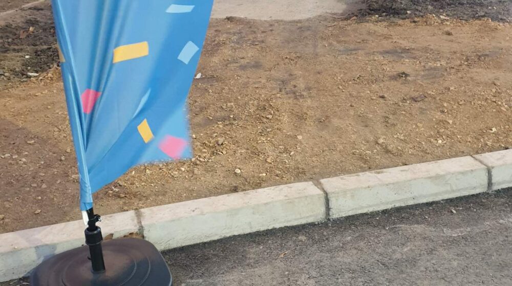 Zbog pumpe presečeni trotoar i biciklistička staza 1