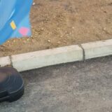 Zbog pumpe presečeni trotoar i biciklistička staza 11