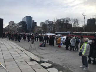 Protest ispred Narodne skupštine zbog jučerašnjeg referenduma (FOTO) 2