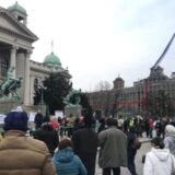 Protest ispred Narodne skupštine zbog jučerašnjeg referenduma (FOTO) 11