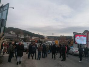 Blokada saobraćajnice kod Ložioničkog mosta završena bez incidenata (FOTO) 7