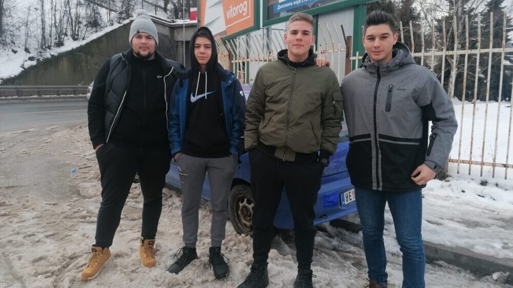 Blokada u Užicu bez incidenata, demonstranti poručili: "Rio Tinto, odlazi!" 2 Blokada u Užicu bez incidenata, demonstranti poručili: "Rio Tinto, odlazi!" 2