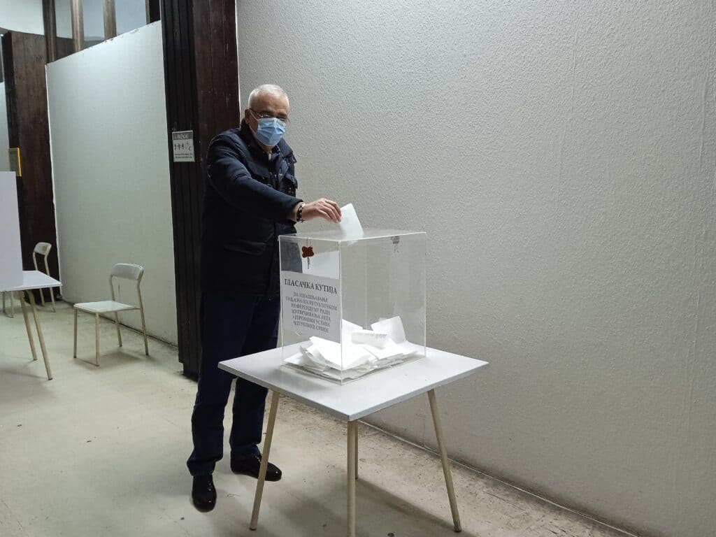Manje od četvrtine građana Subotice izašlo na referendum 3