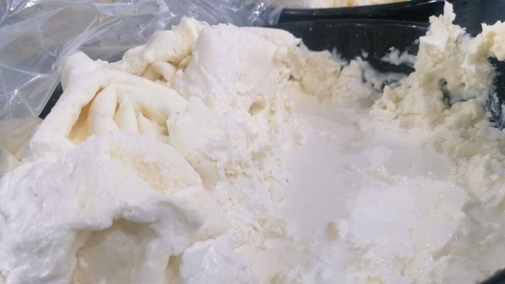 Tajna užičkog kajmaka: Ko ga nije probao kao da i nije bio u Užicu 4 Tajna užičkog kajmaka: Ko ga nije probao kao da i nije bio u Užicu 4