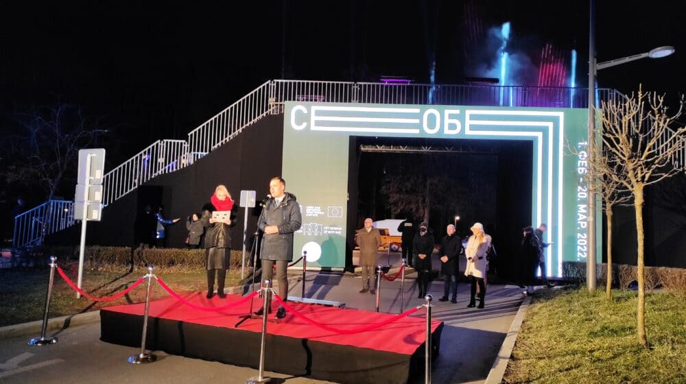Novi Sad: Otvorene dve izložbe „spojene“ simboličnim mostom 1