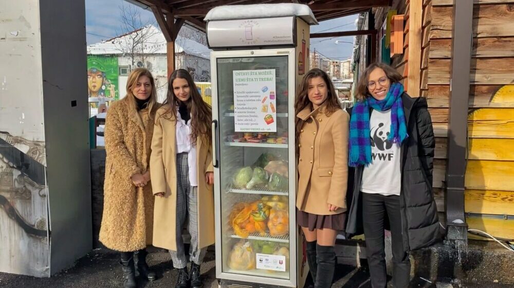 Klimatske aktivistkinje postavile Zajednički frižider u Beogradu 1