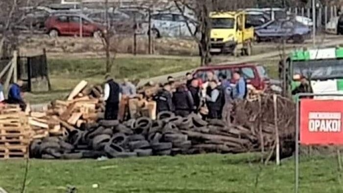 Ne palite gume na Badnje veče: Oslobađaju se toksična jedinjenja sa kancerogenim, teratogenim i mutagenim dejstvom 2