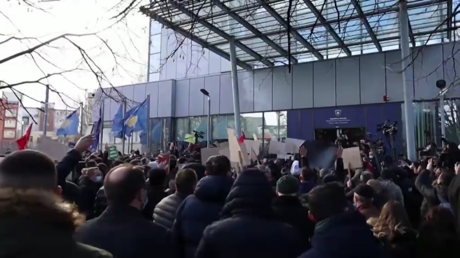 Manji incidenti na protestu zbog poskupljenja struje u Prištini 1